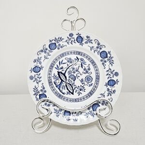 Vtg. Wedgewood Blue Heritage Dinner Plate England Hand Engraving EUC White 10"